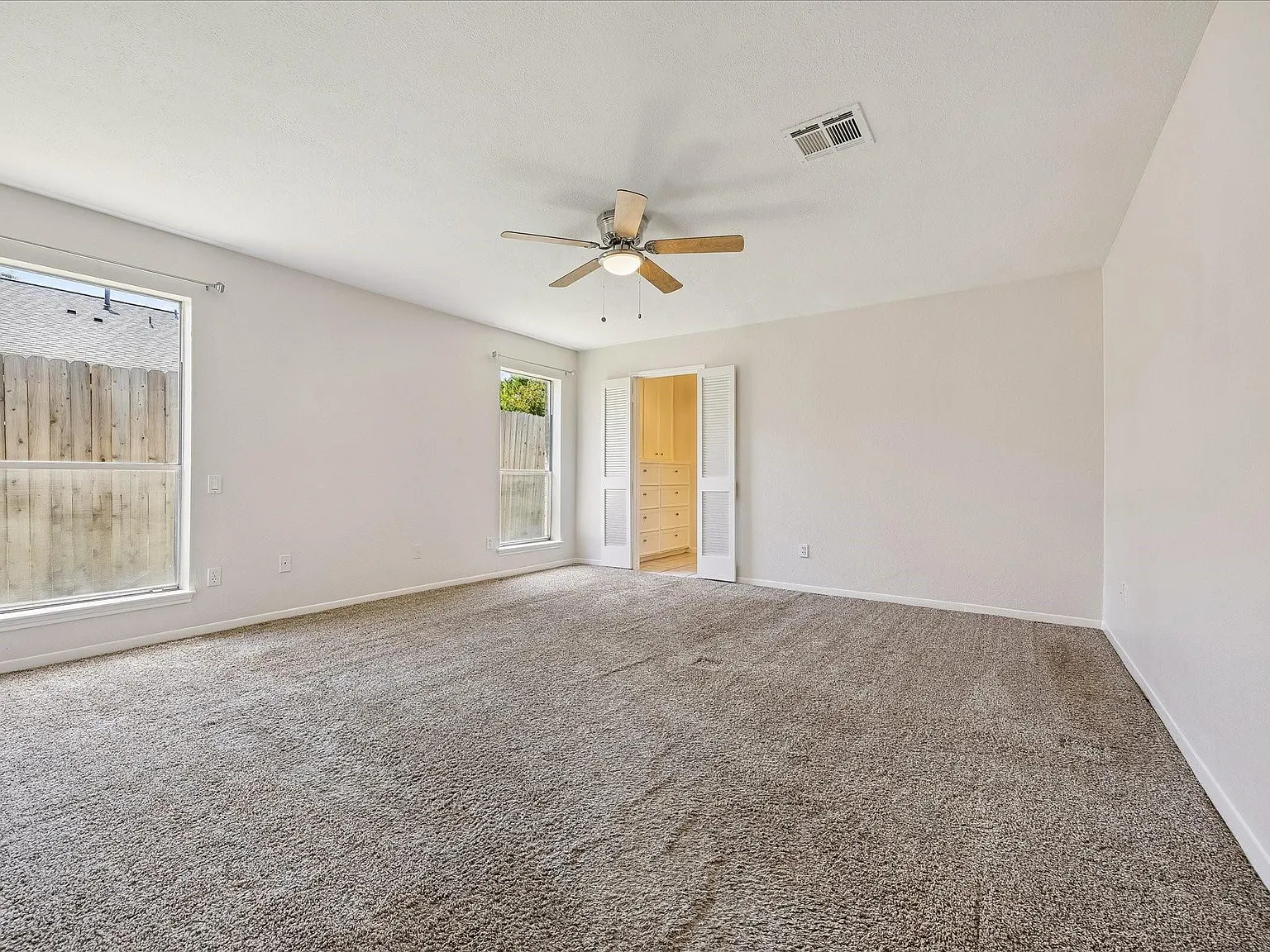 4 bed, 2.5 bath, 2527 sqft, $2,395 — Photo 4
