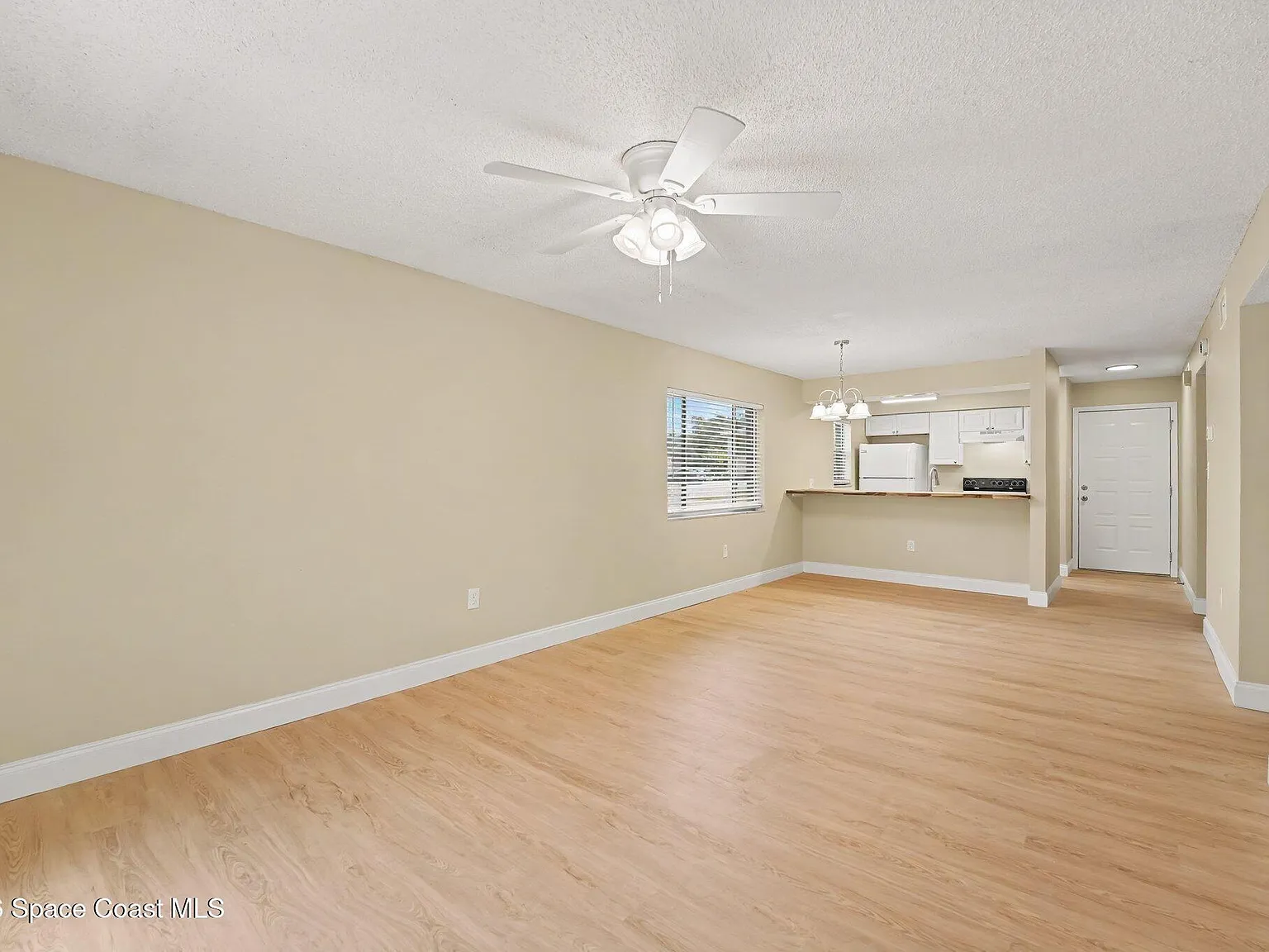 2 bed, 1.0 bath, 450 sqft, $1,400 — Photo 2