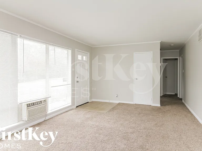 194 Monee Rd — Photo 2