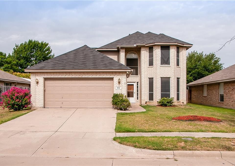 1st image of 904 Churchhill Dr