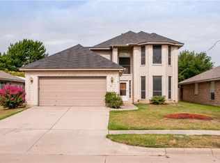904 Churchhill Dr, Saginaw, TX 76131