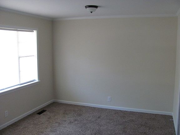 5th image of 266 Chapman St