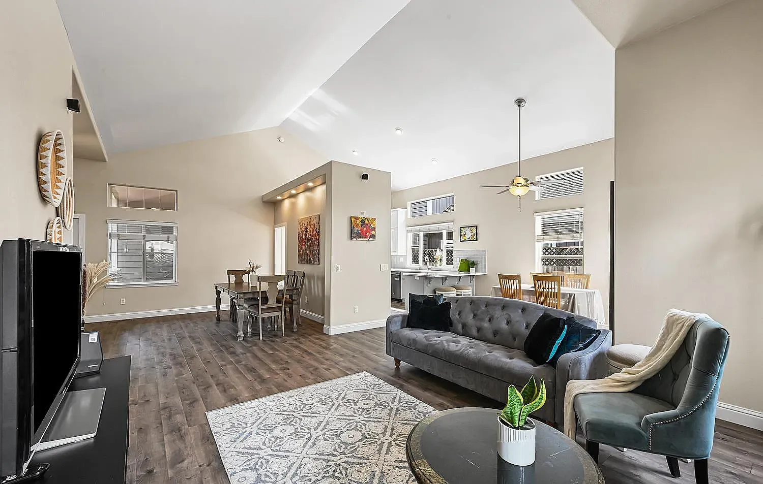 4 bed, 2156 sqft, $3,950 — Photo 3