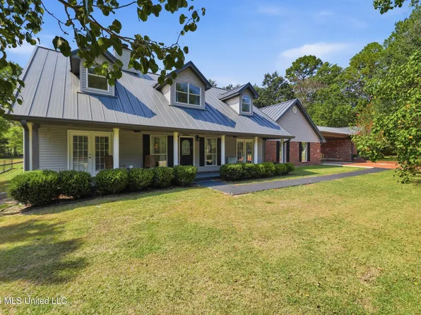 26560 Camille Dr, Pass Christian, MS 39571
