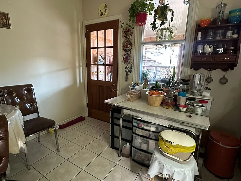 145 Gladstone Ave — Photo 8