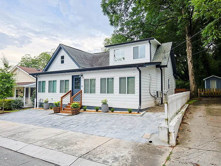 1170 Niles Ave NW — Photo 2
