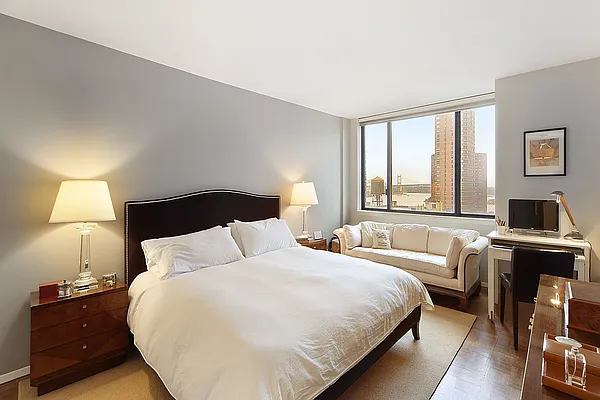 Rented by CORE | media 18