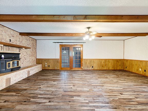 5th image of 615 N Main St