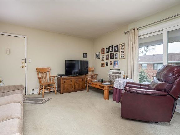 3rd image of 678 Fulton St APT V14