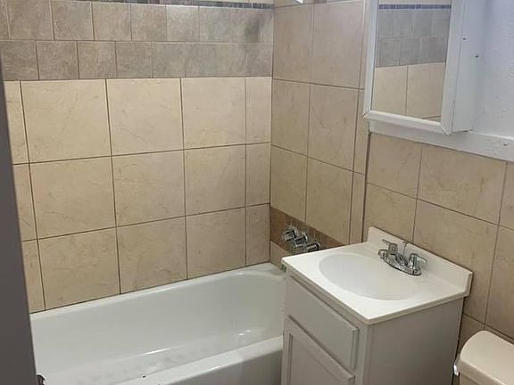 3rd image of 1003 E Hiller St #A