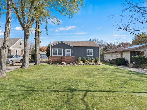 527 N Lakewood Ter, Round Lake, IL 60073