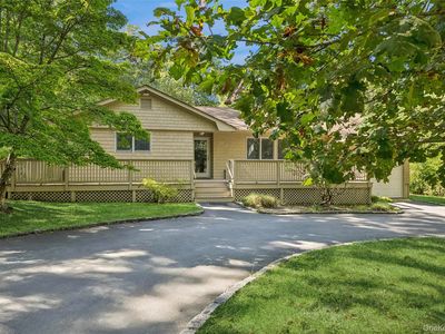33 Woods Lane, Southampton, NY, 11968