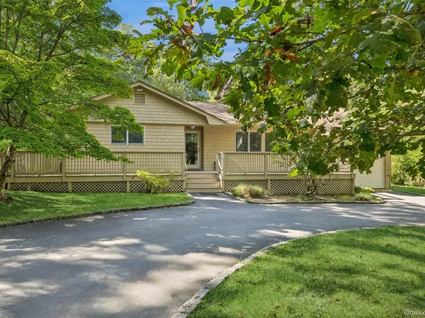 33 Woods Lane, Southampton, NY 11968