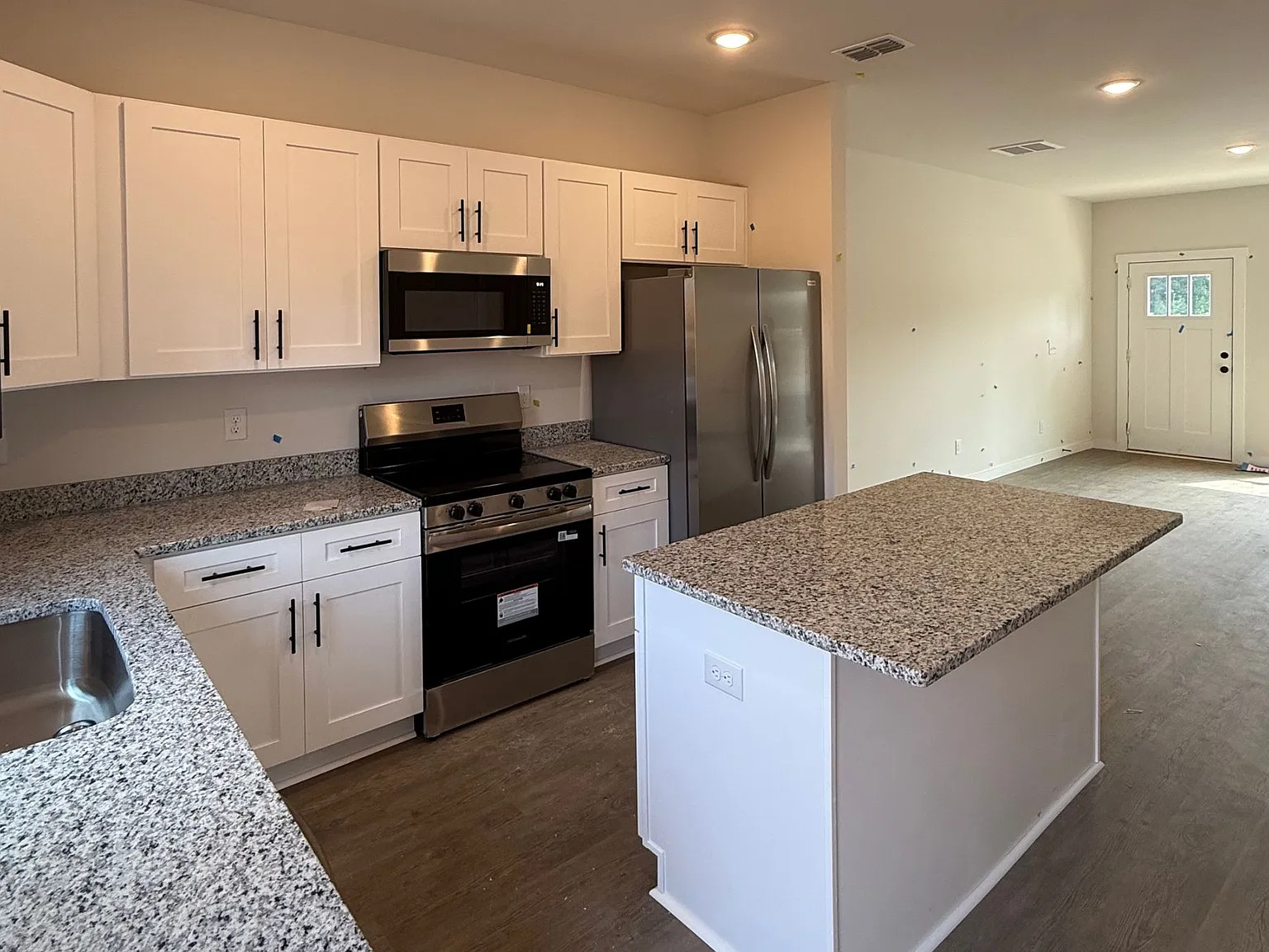 2 bed, 1.5 bath, 1092 sqft, $1,595 — Photo 3