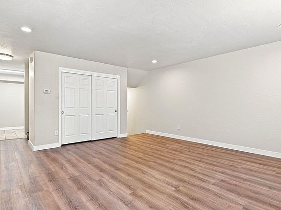 3rd image of 7869 Jacqueline Way