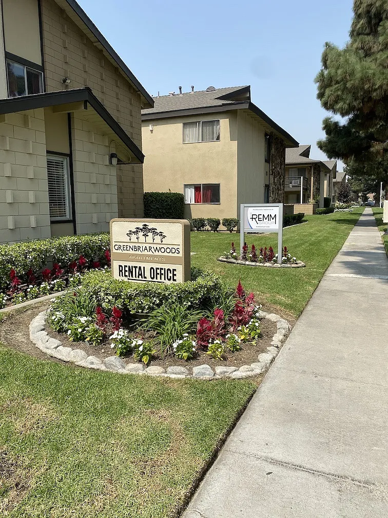 Greenbriar Woods Apartments — Photo 2
