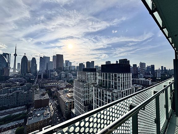 3rd image of 135 Lower Sherbourne St #2832
