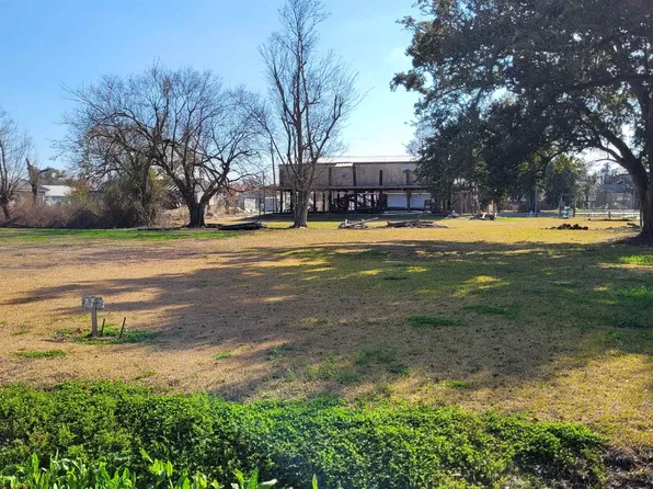 303 & 305 Lashbrooke St, Chauvin, LA 70344