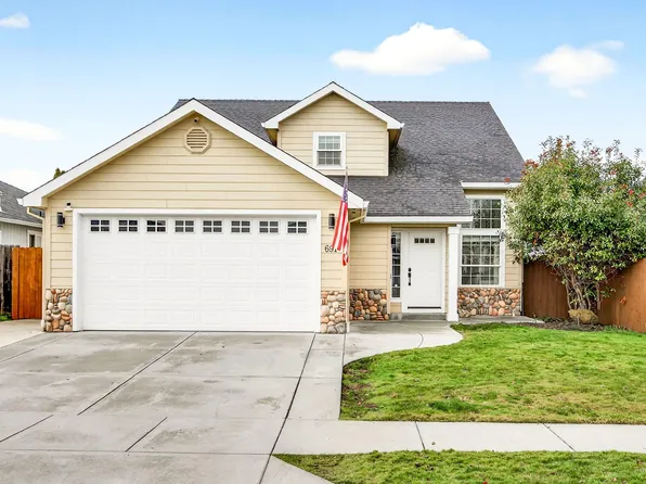 691 Spring Valley Dr, Medford, OR 97501