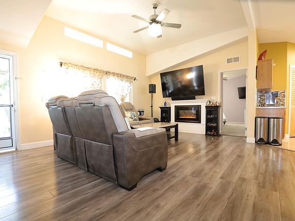 4th image of 165 Blossom Way #104