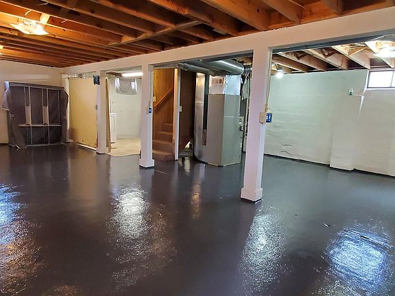3rd image of 515 E 12th St