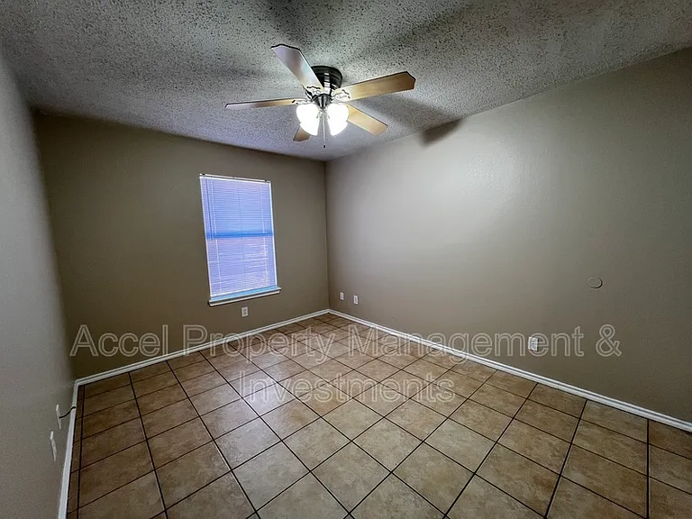 3808 Bluebird Ave — Photo 11