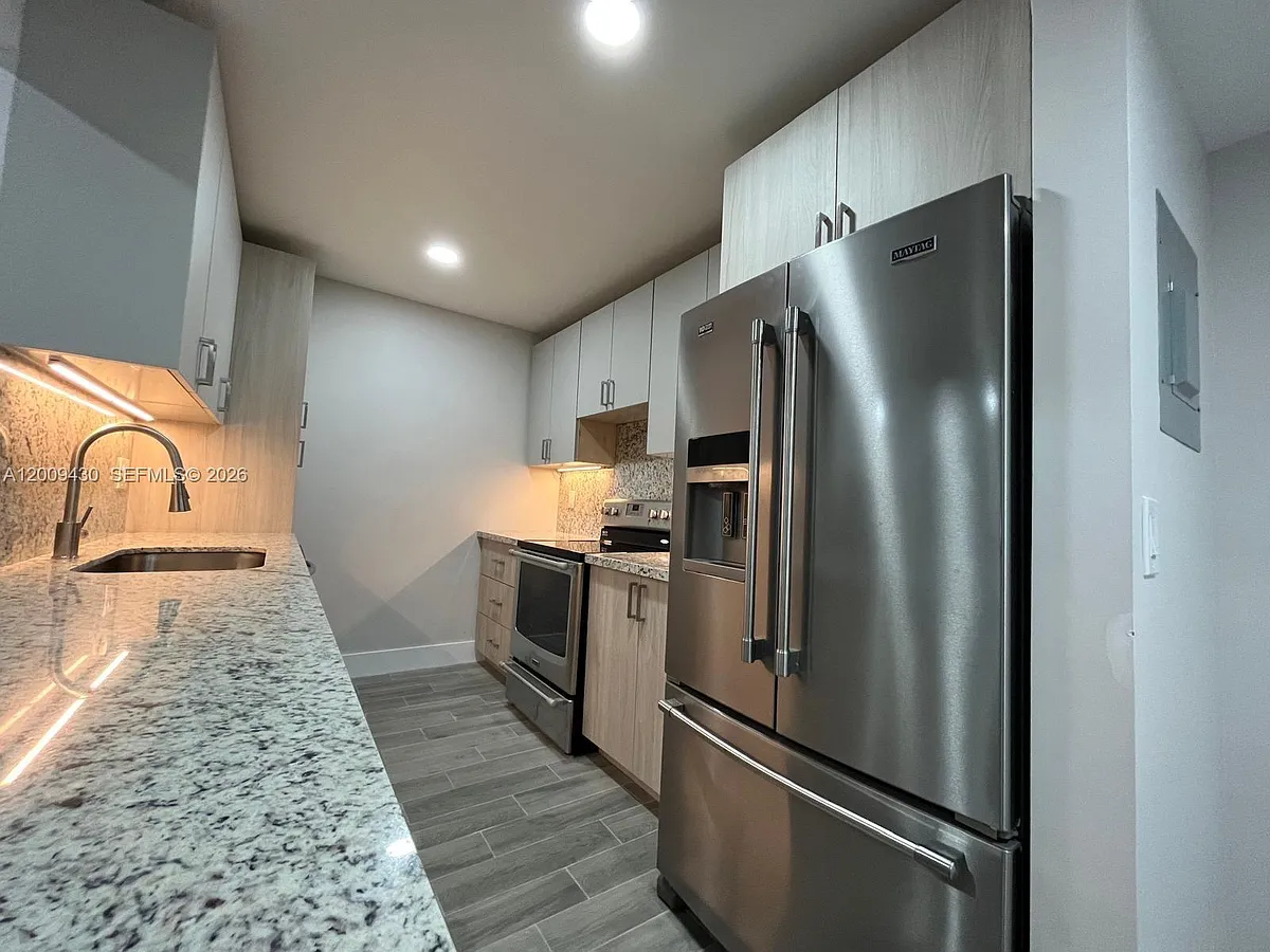 Building Photo - 8425 NW 8th St #303
