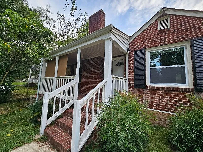 2 bed, 1.0 bath, 800 sqft, $1,800 — Photo 2
