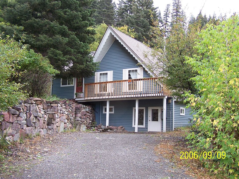 Lower driveway in front of house