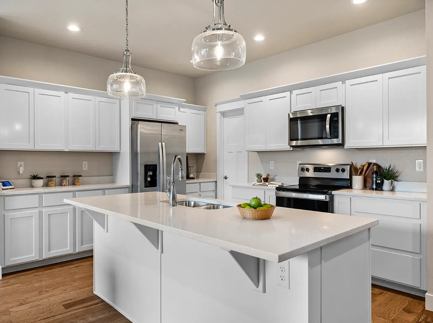 Bright 3 Bedroom, 3 bathroom Home in Bucking Horse Community! — Photo 4