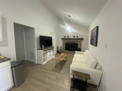 5th image of 150 Riley Ct