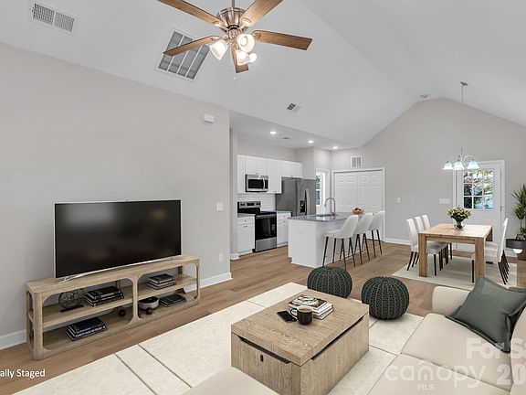 4th image of 208 N Railroad Ave