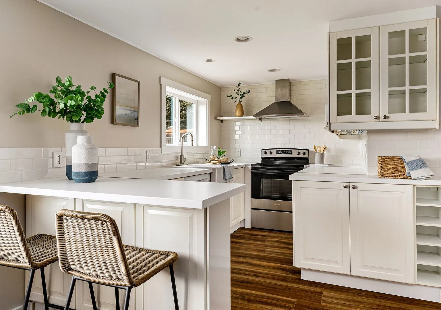 Coastal Living and Small Dog Friendly! — Photo 4