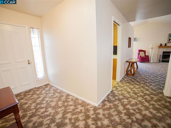 4th image of 225 Heron Dr