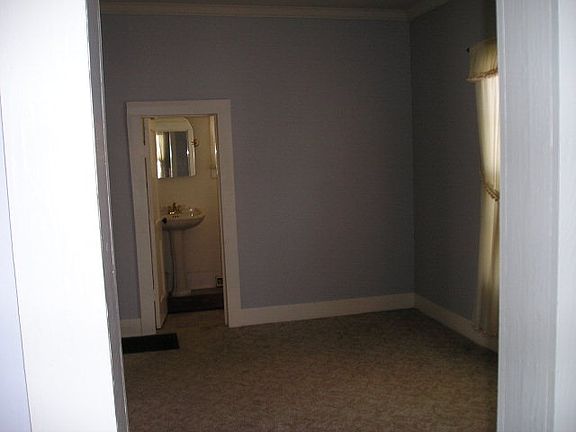 5th image of 105 Water Oak St
