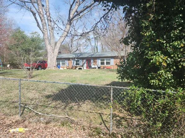 2605 Tumbleweed Dr, Lenoir, NC 28645