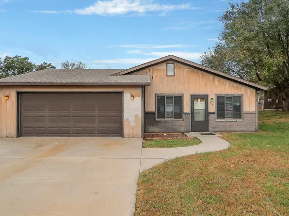 322 Palomino Ln, Ogden, KS 66517