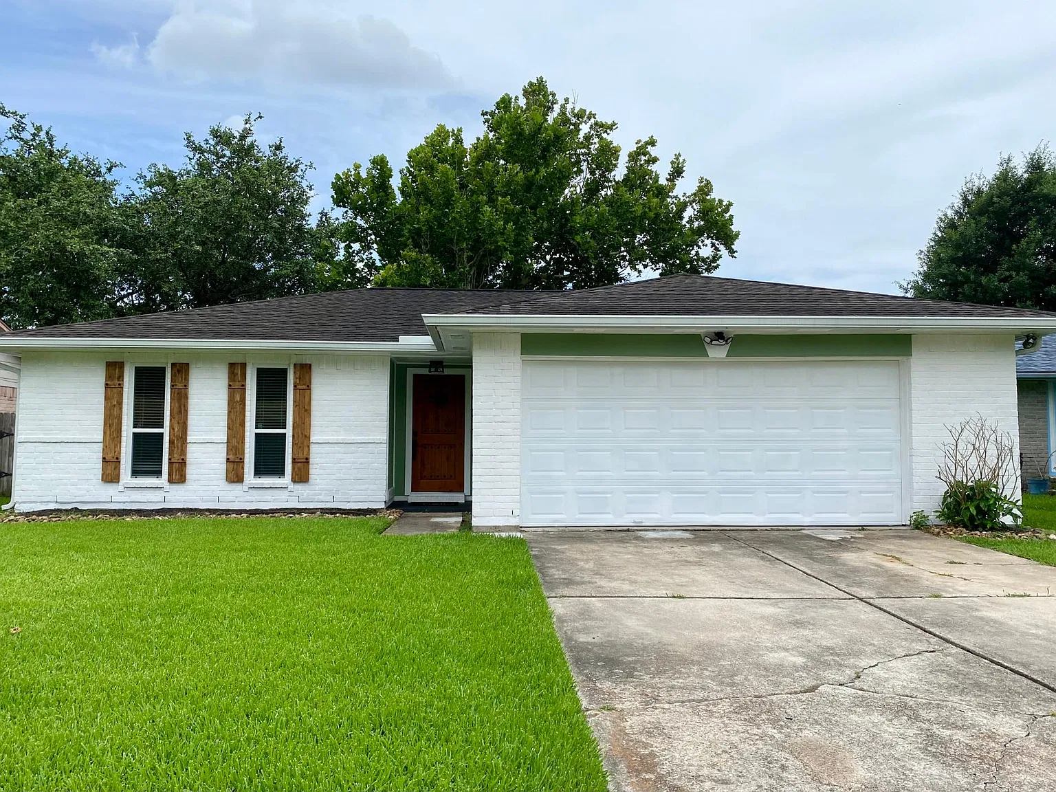 3 bed, $2,100 — Photo 2