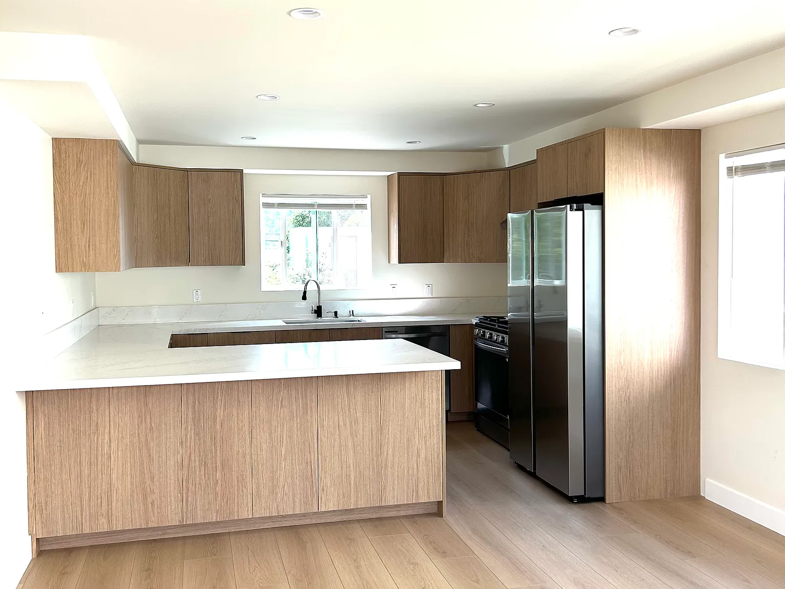 2 bed, 800 sqft, $3,200 — Photo 4