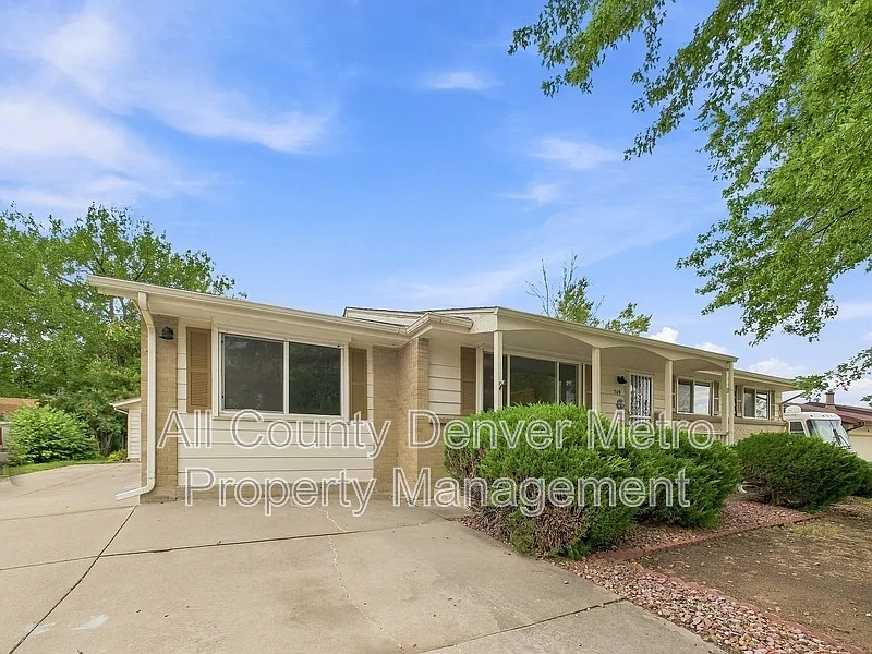 4 bed, 2.0 bath, 2514 sqft, $3,595 — Photo 2