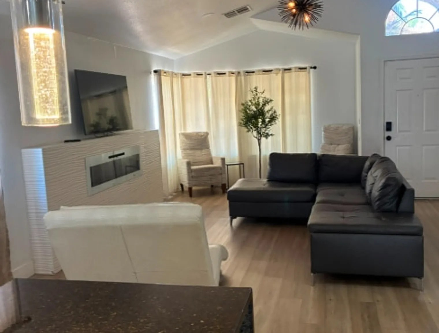 3 bed, 2.0 bath, $7,489 — Photo 1