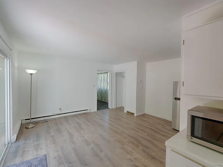 21 Van Dam Rd — Photo 10