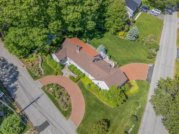 1 Ledgewood Lane, Cape Elizabeth, ME 04107