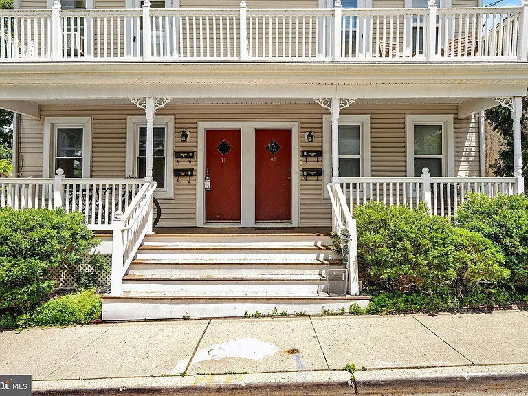 69 Pine St #2 — Photo 1