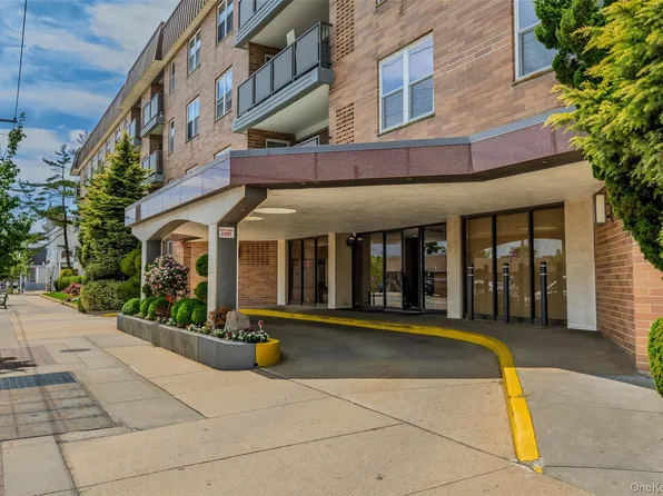 360 Central Avenue #128, Lawrence, NY 11559