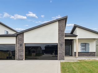 4661 177th St, Urbandale, IA 50323