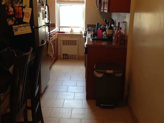 eat-in kitchen