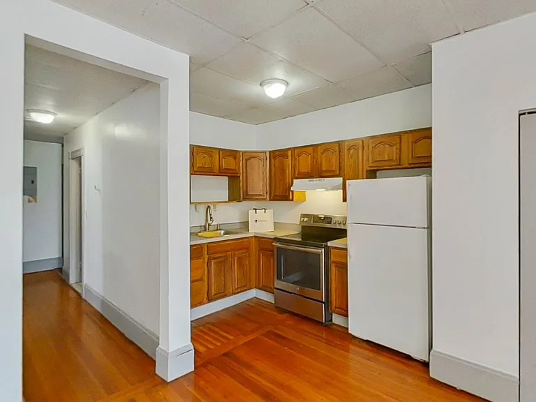 1540 Tremont St #3R — Photo 3