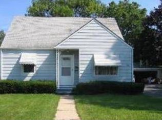 905 N McAree Rd, Waukegan, IL 60085