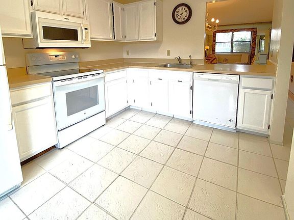 4th image of 180 Sarita Court